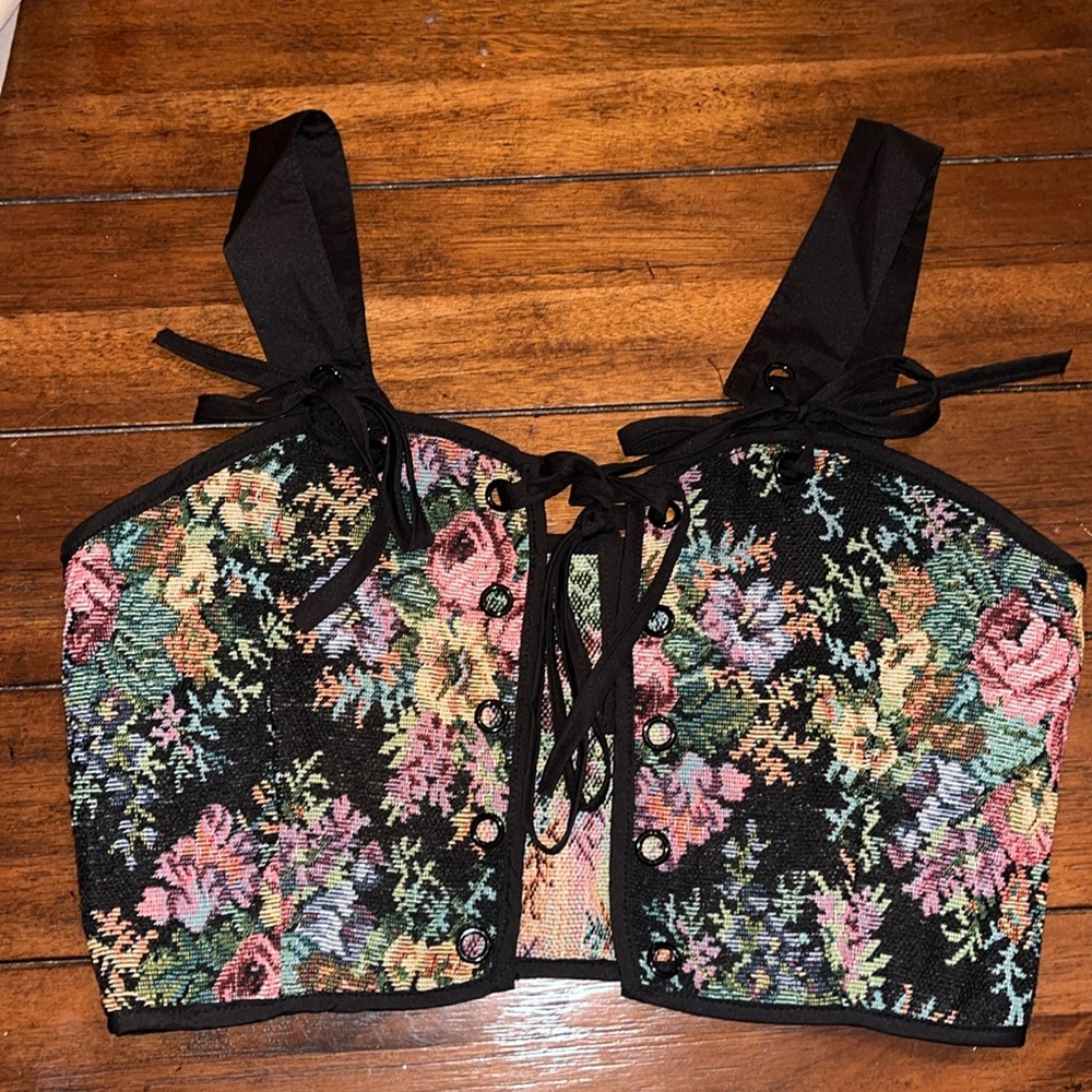 Floral Crop Top with Front Lace up Tie, size Medium